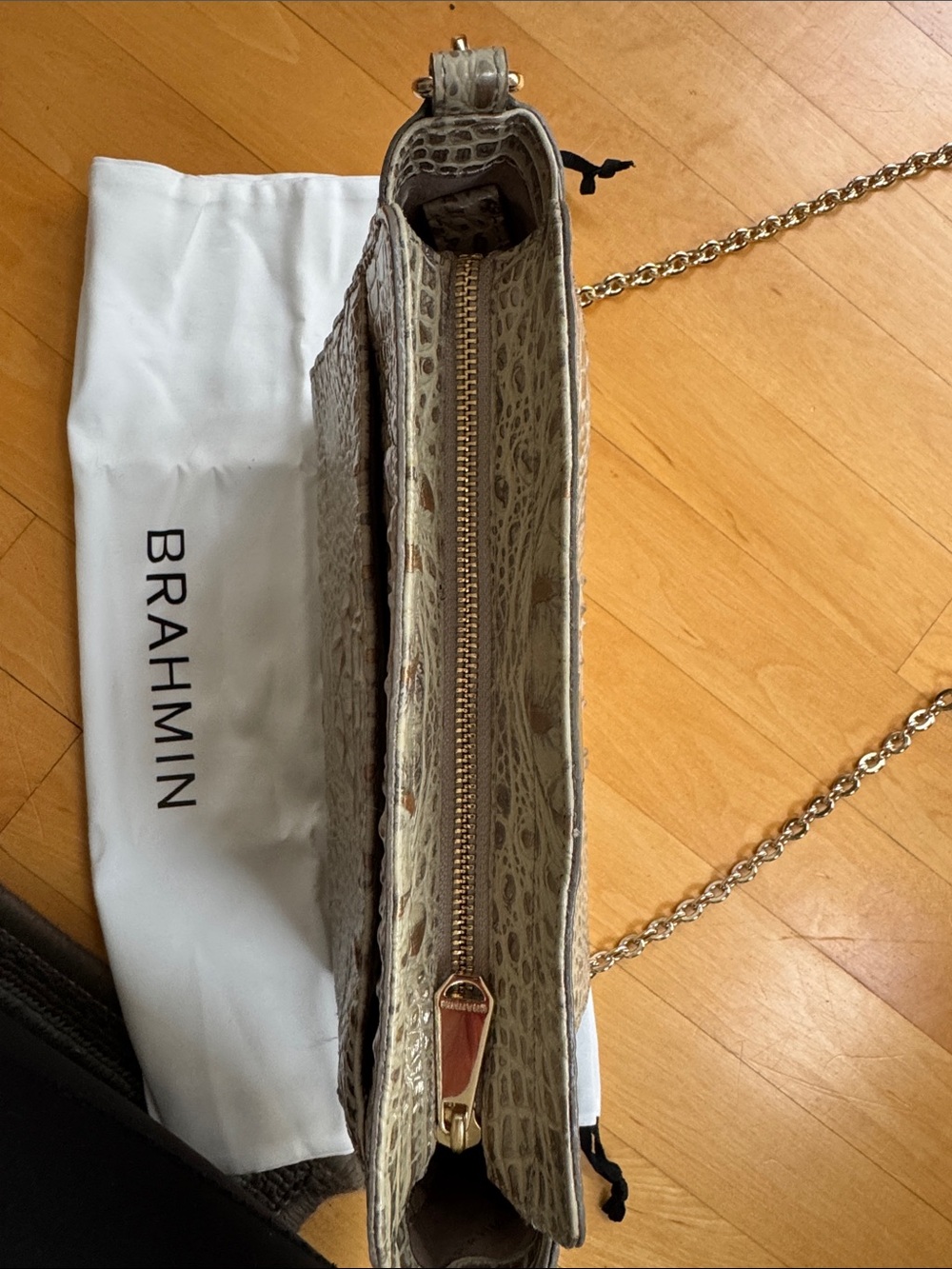 Brahmin Neutral Croc-Embossed Gold-Trim Crossbody. Excellent condition. - Picture 4 of 6